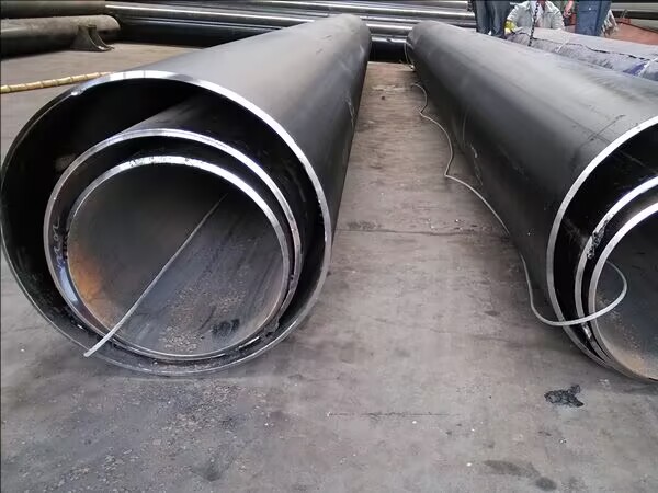Welded pipe