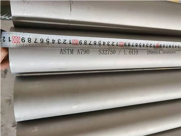 Duplex stainless steel pipe