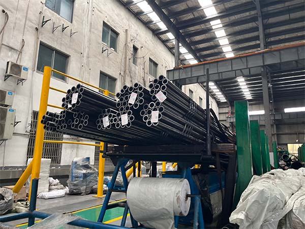 Precision seamless pipes