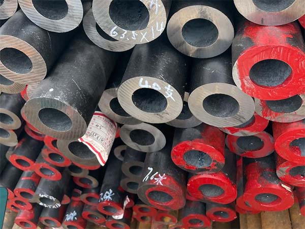 Alloy seamless steel pipe