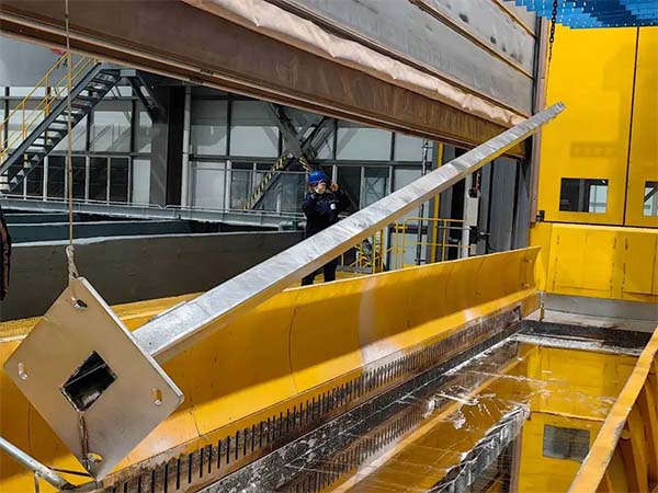 Hot-dip galvanizing workshop