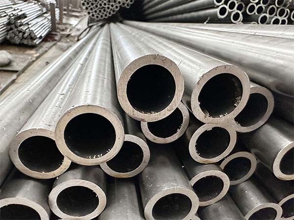 Alloy seamless steel pipe