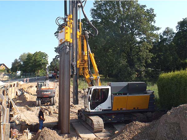 Driving steel sheet piles